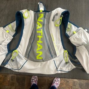 Nathan VaporAiress 2.0 7 Liter Women's Hydration Pack - Small/Medium